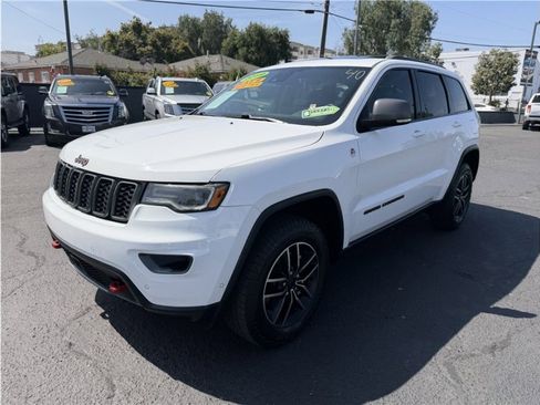 Used 2019 Jeep Grand Cherokee Trailhawk w/ Trailhawk Luxury Group image 3