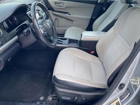 Used 2017 Toyota Camry SE image 6