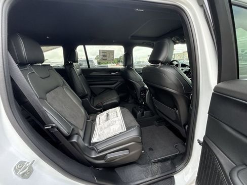 New 2025 Jeep Grand Cherokee L Altitude RWD image 15