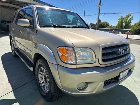 Used 2004 Toyota Sequoia SR5 RWD image 4