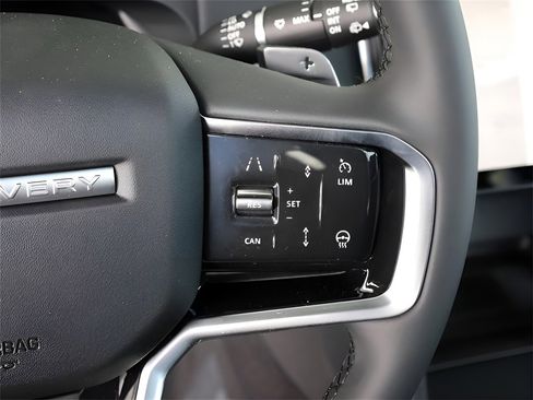 New 2025 Land Rover Discovery Sport Dynamic SE image 33