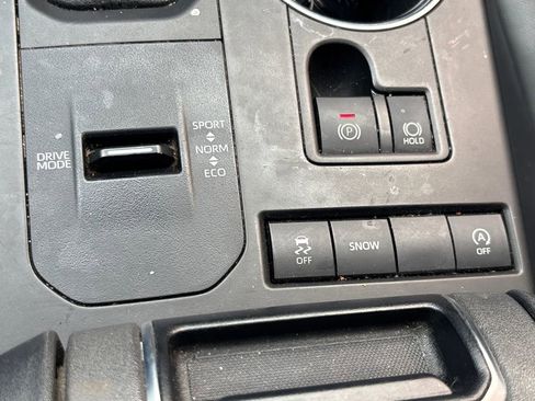 Used 2022 Toyota Highlander XLE image 14