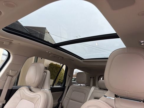 Used 2023 Lincoln Aviator Reserve w/ Equipment Group 201A image 12