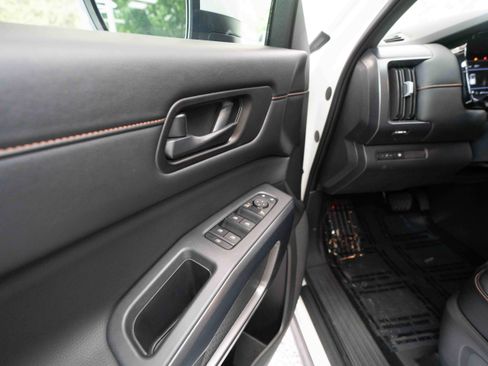 Used 2024 Nissan Pathfinder Rock Creek AWD/4WD image 7