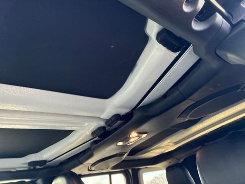 Used 2022 Jeep Wrangler Unlimited Sahara image 22