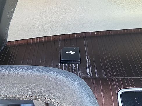 Used 2024 Toyota Sienna XLE image 18