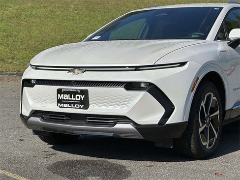 Used 2024 Chevrolet Equinox EV LT image 6