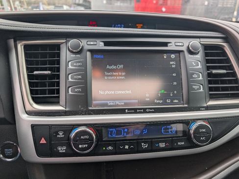 Used 2019 Toyota Highlander XLE image 21