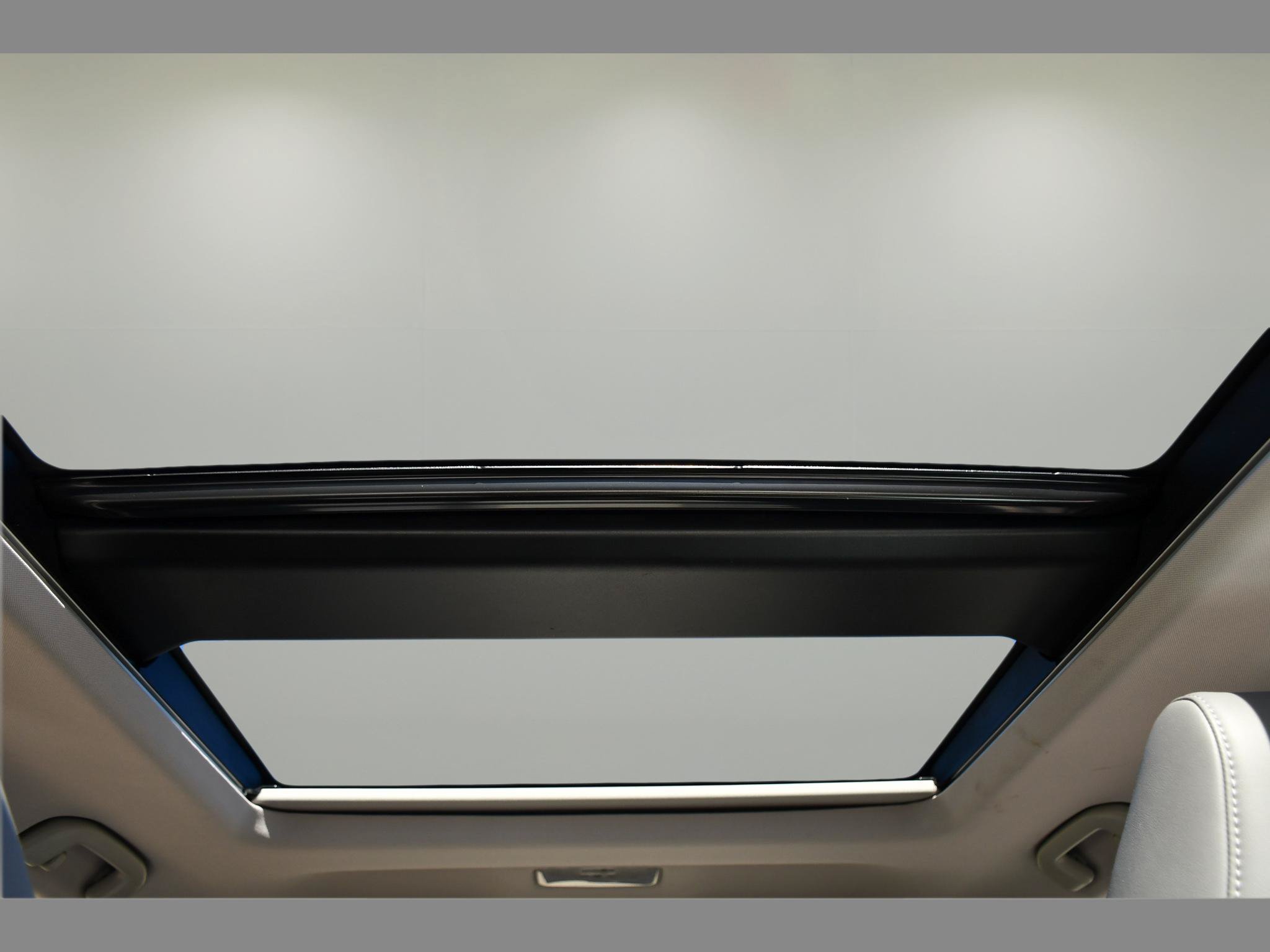 Used 2019 Toyota RAV4 Limited w/ Advanced Technology Package FWD image 15