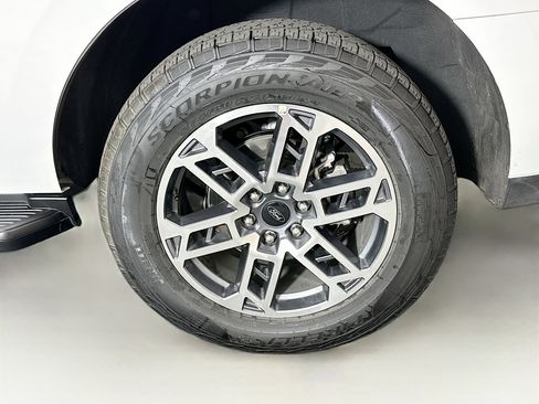 Used 2025 Ford Expedition Active AWD/4WD image 11