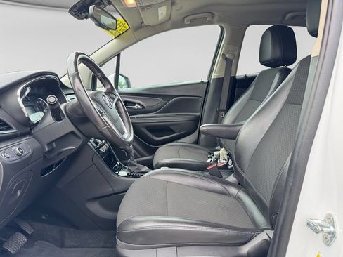 Used 2021 Buick Encore Preferred AWD/4WD image 19