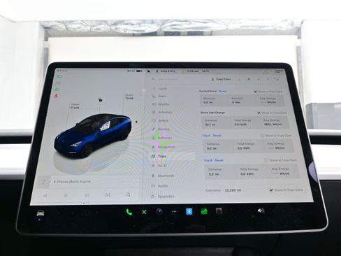 Used 2023 Tesla Model Y Long Range image 22