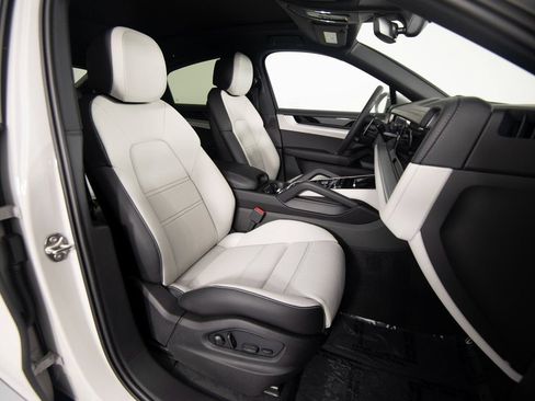 Certified 2026 Porsche Cayenne E-Hybrid Coupe AWD/4WD image 34