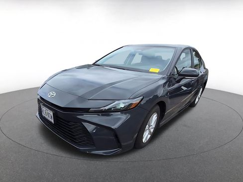 Used 2025 Toyota Camry LE image 3