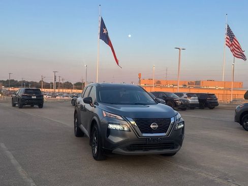 Used 2023 Nissan Rogue S FWD image 3