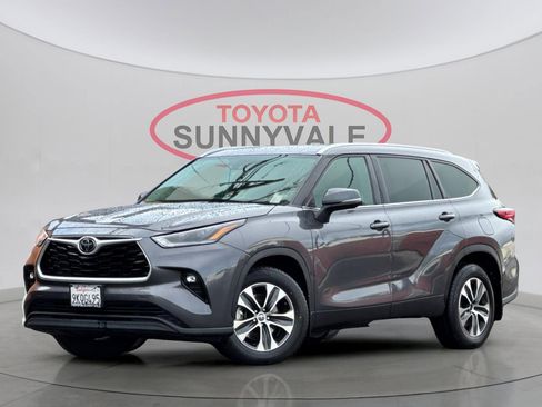 Used 2021 Toyota Highlander XLE image 2