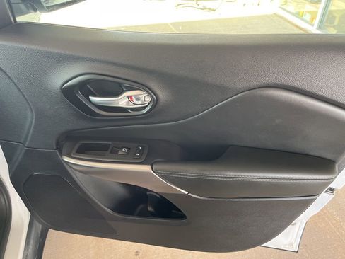 Used 2022 Jeep Cherokee Latitude Lux image 18