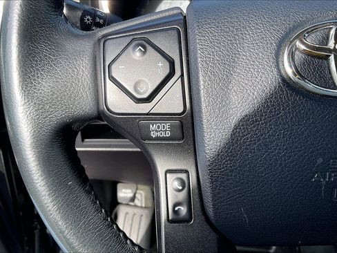 Used 2018 Toyota Sequoia SR5 image 21