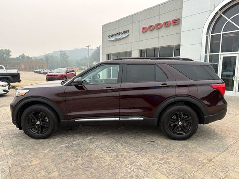 Used 2023 Ford Explorer XLT w/ Equipment Group 202A AWD/4WD image 5