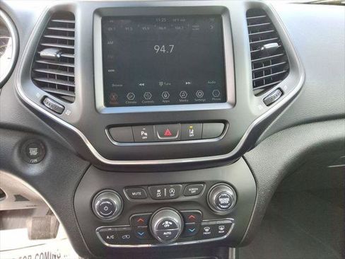 Certified 2022 Jeep Cherokee Latitude Lux w/ Mopar Interior Package AWD/4WD image 14