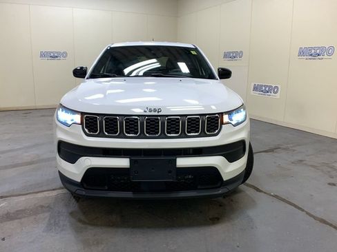 Used 2024 Jeep Compass Sport AWD/4WD image 8
