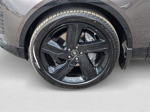 New 2025 Land Rover Discovery Dynamic SE image 10