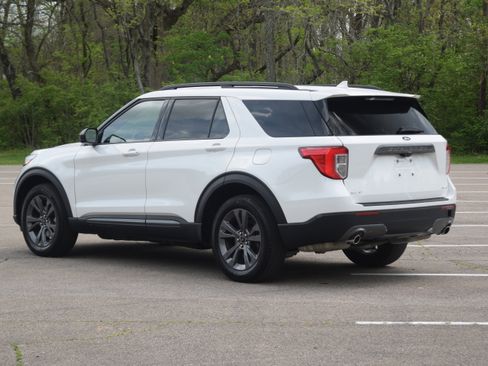 Used 2023 Ford Explorer XLT w/ Equipment Group 202A AWD/4WD image 26