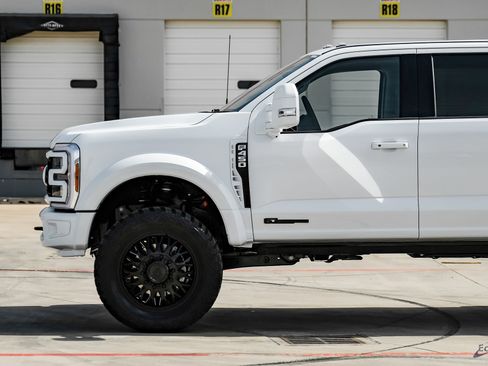 Used 2026 Ford F450 Lariat w/ FX4 Off-Road Package image 7