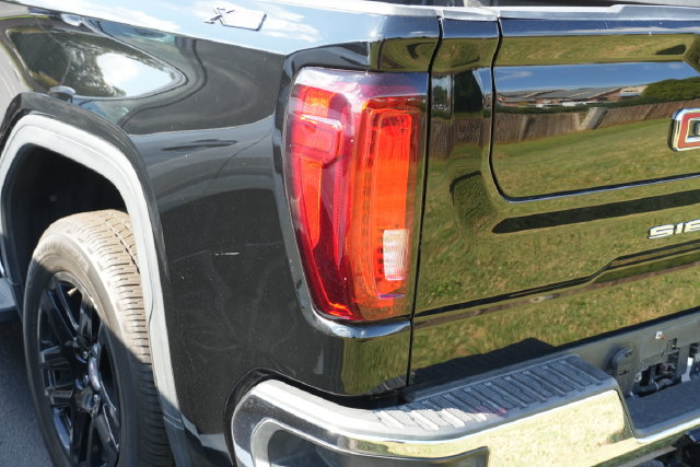 Used 2021 GMC Sierra 1500 SLT w/ SLT Premium Package AWD/4WD image 17