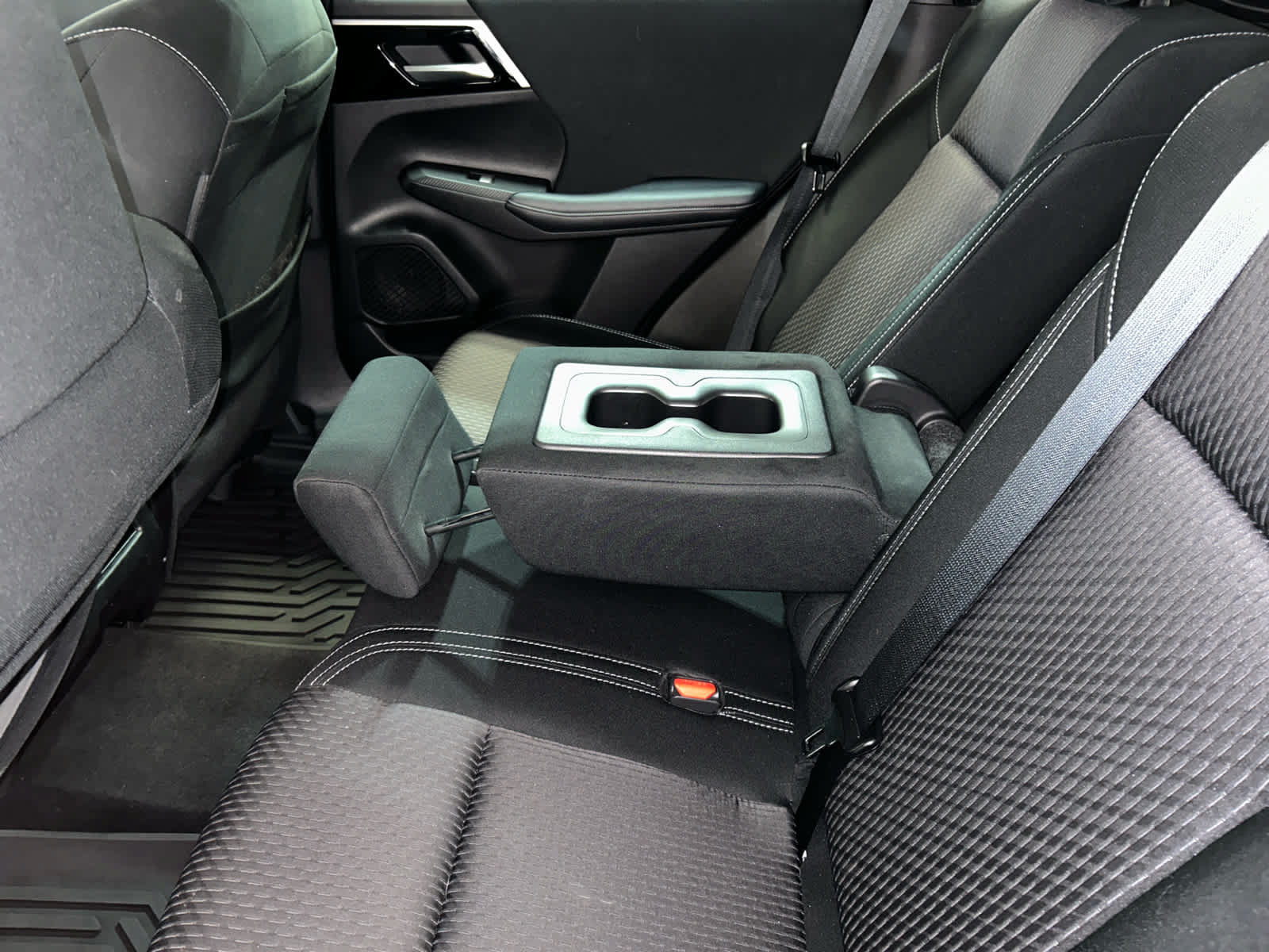 Used 2023 Mitsubishi Outlander ES AWD/4WD image 6