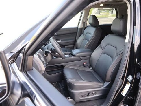 Certified 2025 Nissan Pathfinder SL w/ SL Premium Package AWD/4WD image 10