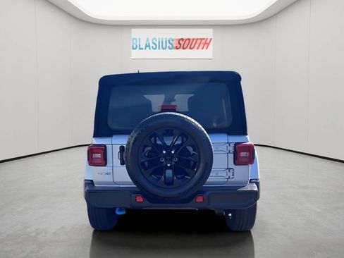 Used 2024 Jeep Wrangler Unlimited Sahara AWD/4WD image 4