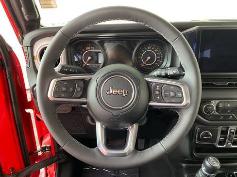 Used 2026 Jeep Wrangler Unlimited Sahara AWD/4WD image 23