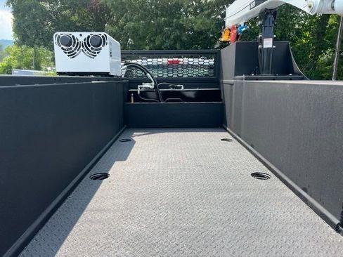 New 2024 Ford F550 XL image 30