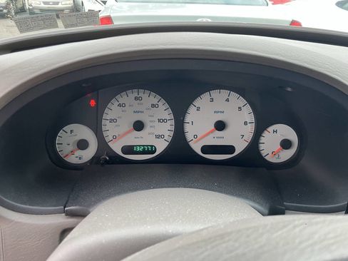 Used 2001 Chrysler Voyager image 3