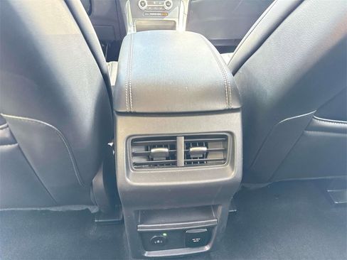 Used 2023 Ford Edge Titanium image 11