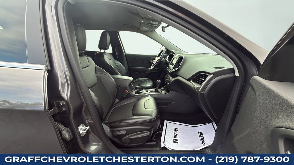 Used 2019 Jeep Cherokee Latitude Plus AWD/4WD image 34