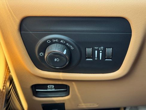 Used 2025 Jeep Grand Cherokee Summit AWD/4WD image 25