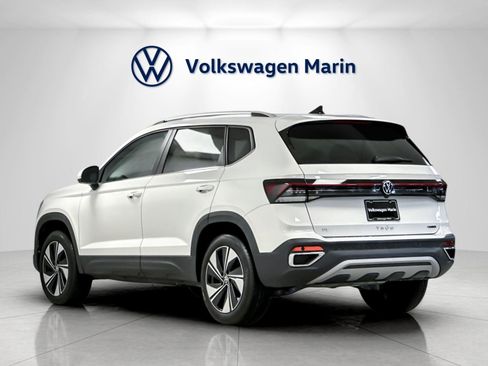 New 2026 Volkswagen Taos SE image 3