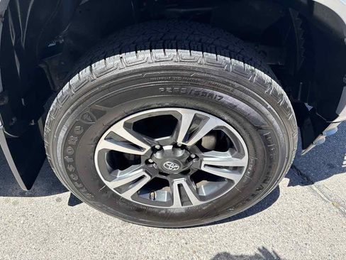 Used 2019 Toyota Tacoma TRD Sport AWD/4WD image 14