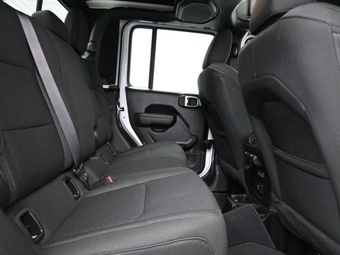 Used 2023 Jeep Gladiator Sport image 17