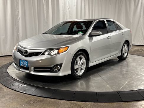 Used 2012 Toyota Camry SE FWD image 1
