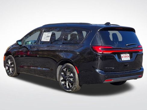 New 2026 Chrysler Pacifica Select w/ S Appearance Package FWD image 17