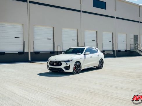 Used 2019 Maserati Levante Trofeo AWD/4WD image 19