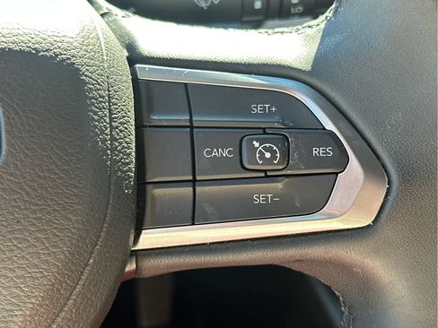 Used 2024 Jeep Compass Latitude image 29