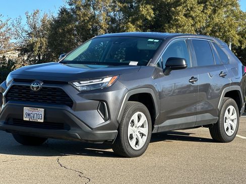 Used 2024 Toyota RAV4 LE image 8