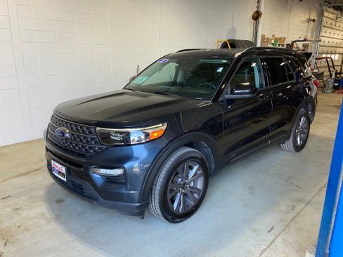 Used 2022 Ford Explorer XLT w/ Equipment Group 202A image 1