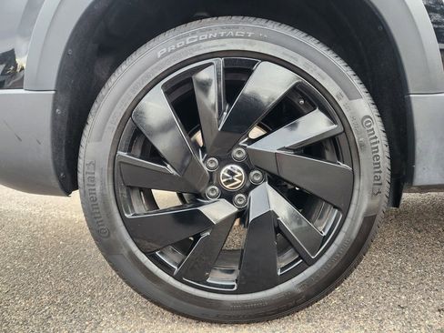 Certified 2024 Volkswagen Taos SE image 14