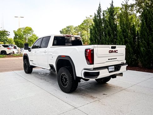 Used 2024 GMC Sierra 2500 AT4 w/ Technology Package AWD/4WD image 9