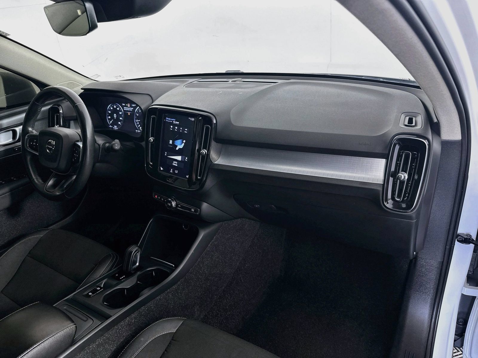 Used 2020 Volvo XC40 T5 Momentum AWD/4WD image 27